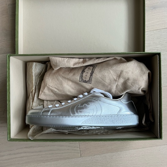 Gucci silver sneakers size 8 - Picture 3 of 5